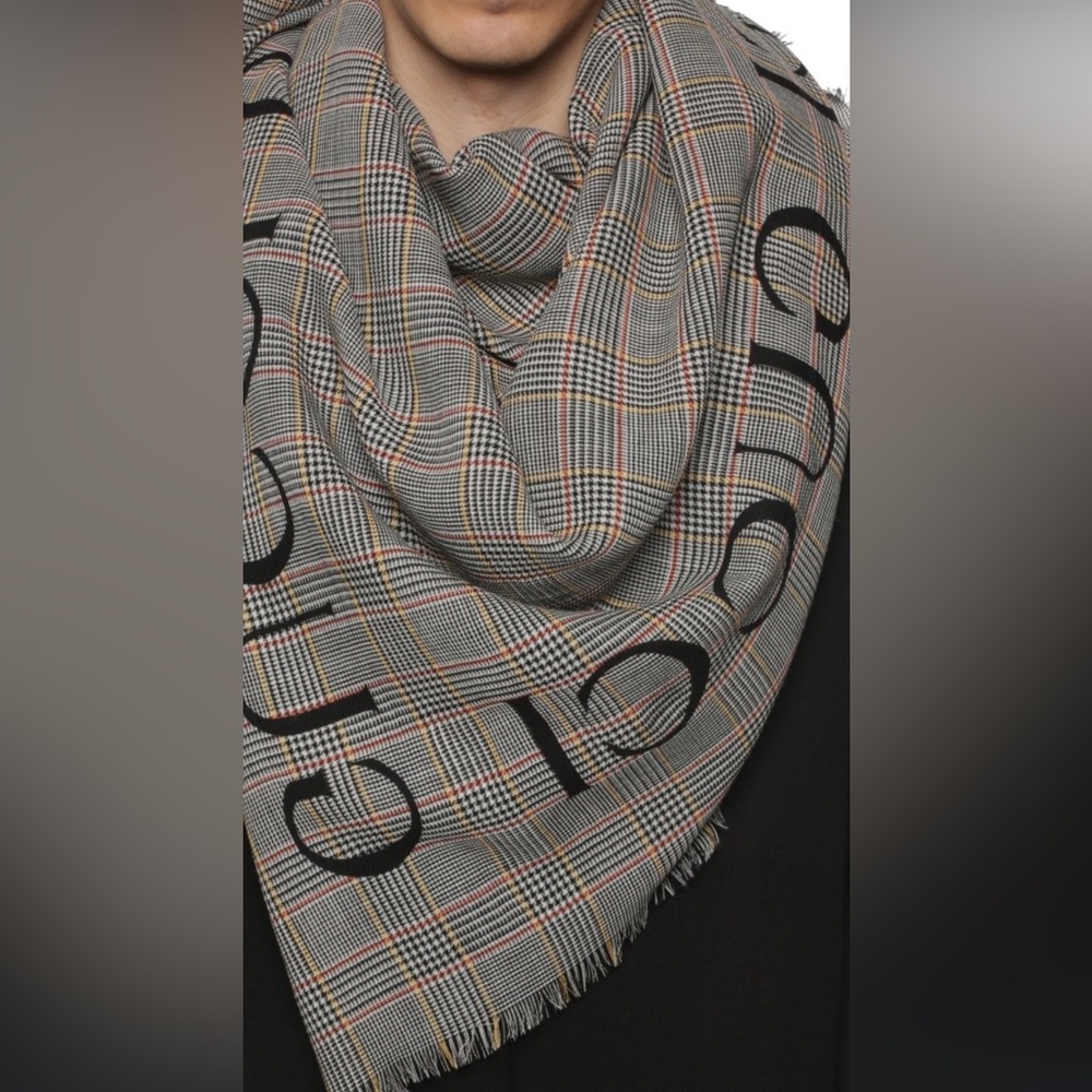 GUCCI
Check Wool Logo Square Shawl In Red,yellow - Picture 6 of 6